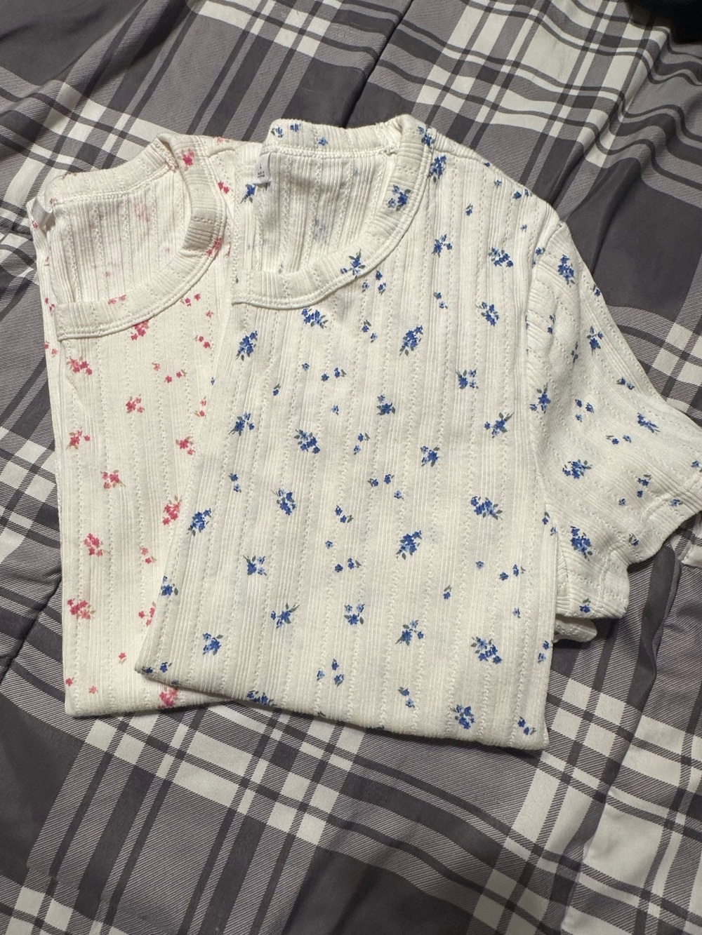 2 Gap Essentials Ribbed crewneck Pointelle floral shirts